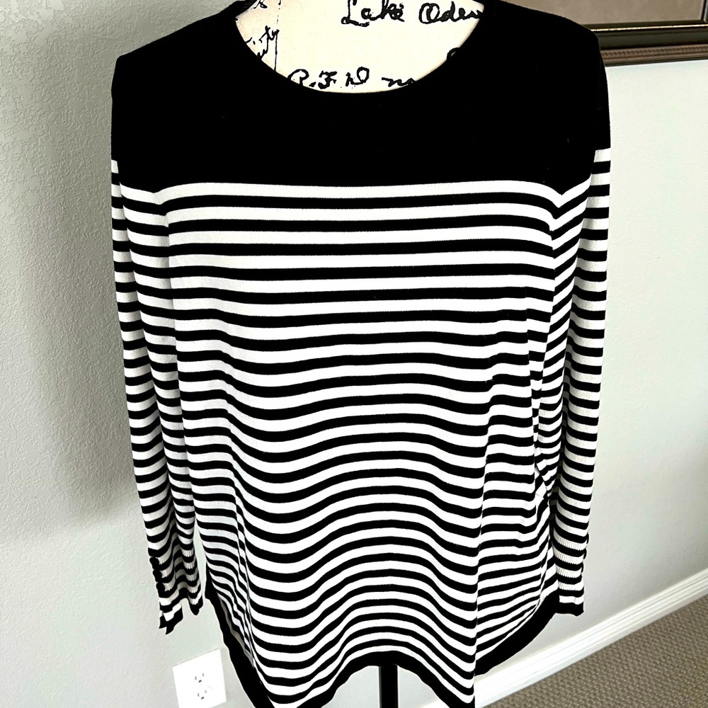 NWOT: CHICOS BLACK AND WHITE STRIPED SWEATER SZ 3